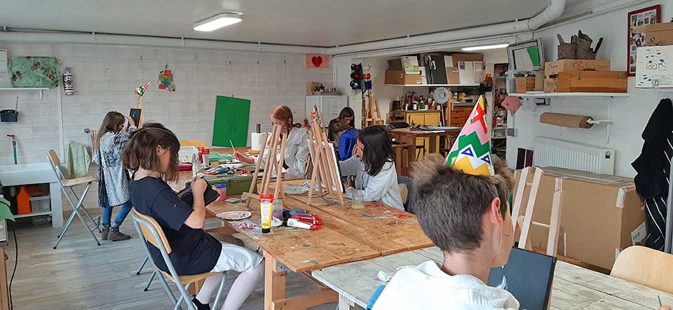 Atelier cours de peinture pour enfants Rumilly organisé par Valérie D'Asnières de Veigy apprentissage en stage haute savoie